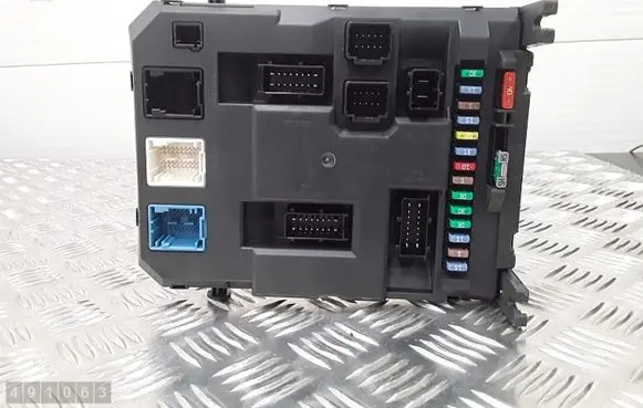 Peugeot 207 CC Fuse module 9666952280