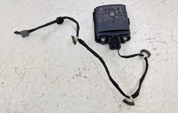 Ford Escape IV Blind spot module LJ6T14D453 A2C77182805