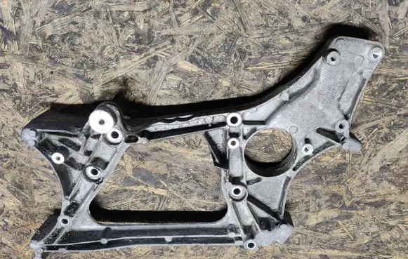 Infiniti Q70 Y51 Generator/alternator bracket A6512012009