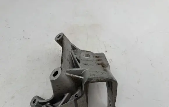 Volvo XC90 Engine mounting bracket 31430470 AD7WM2 201711300