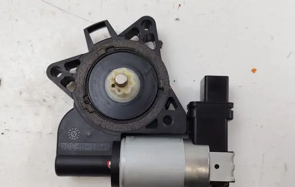 Mazda CX-7 Front door window regulator motor CM011750