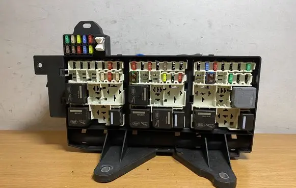 Jaguar XE Fuse box set GX7314NO73EA C4073
