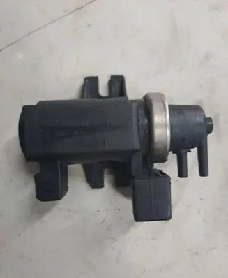 BMW 5 E39 Turbo solenoid valve 2247906