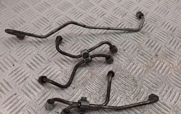 Fuel injector supply line/pipe