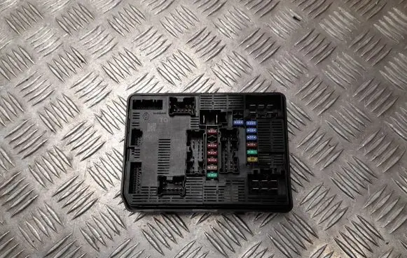 Nissan Primastar Fuse box set 284B77542R