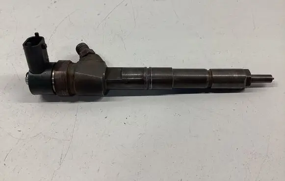 Opel Insignia A Fuel injector 0445110327