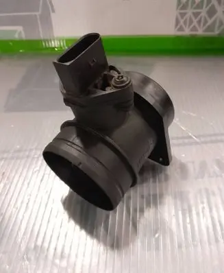 Volkswagen Touran I Mass air flow meter 038906461B 0281002531