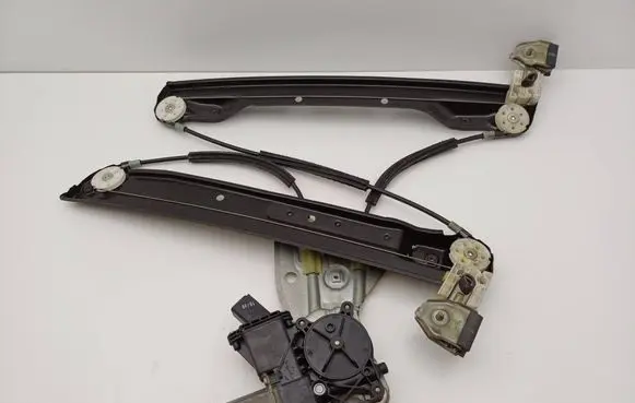 Opel Meriva B Front door window regulator with motor 13354548
