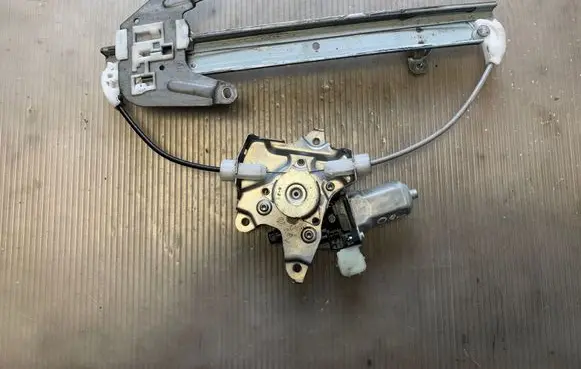 Nissan X-Trail T31 Rear door window regulator with motor 82730JG00A