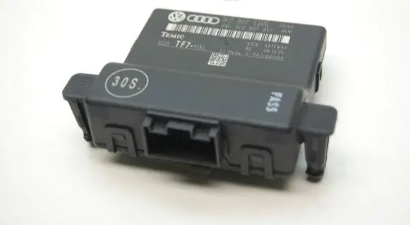 Audi A3 S3 8P Gateway control module 1K0907530G