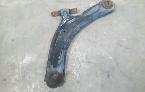 Nissan X-Trail T31 Front lower control arm/wishbone