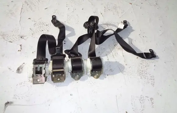 BMW X3 E83 Front seatbelt
