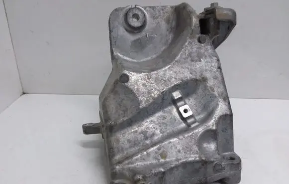 Mercedes-Benz C W205 Engine mounting bracket A6262230000 A2054910241