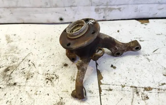 Volkswagen Golf III Front wheel hub
