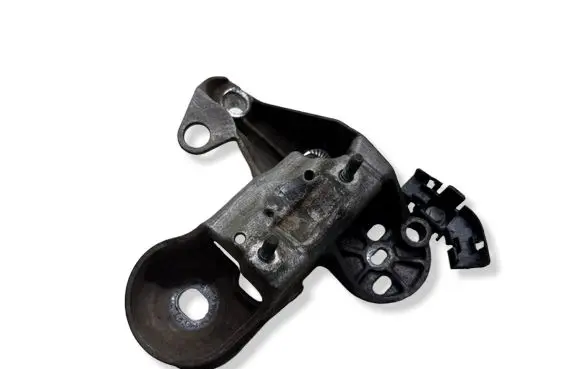 Audi A4 S4 B7 8E 8H Engine mounting bracket 8E0199352F