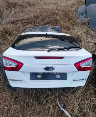 Ford Mondeo MK IV Tailgate/trunk/boot lid 043