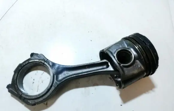 Volkswagen PASSAT B5 Piston with connecting rod