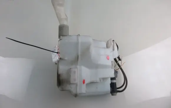 Subaru Impreza III Windshield washer fluid reservoir/tank