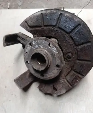 Volkswagen Golf V Front wheel hub
