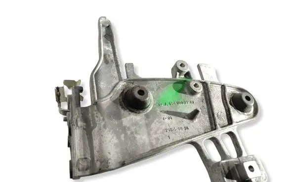 Mercedes-Benz E W212 Air filter cleaner box bracket assembly A6510902241