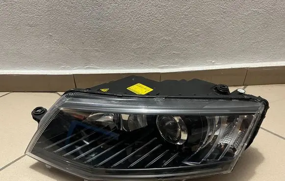 Skoda Octavia Mk3 (5E) Headlight/headlamp 5E1941017B
