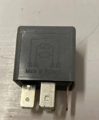 Volkswagen Golf IV Other relay 141951253B V23134B52X227
