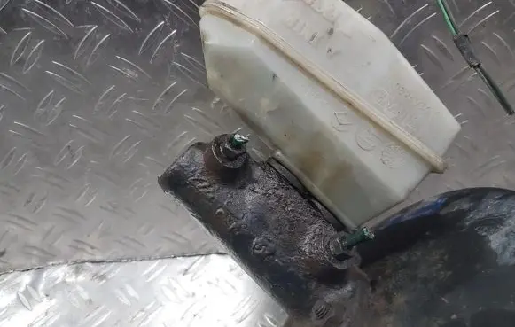Renault Megane I Master brake cylinder