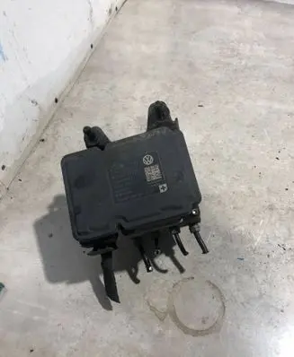 Volkswagen Scirocco ABS Pump 1K0907379BJ 1K0614517DE