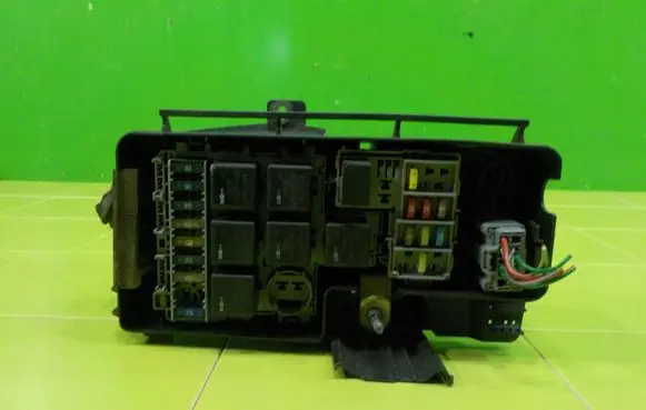 Volvo XC90 Fuse box set 30728132 BEZPIECZNIKOW