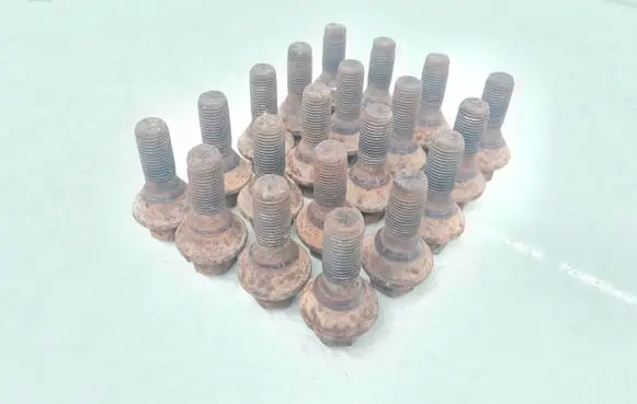 Opel Vivaro Nuts/bolts 