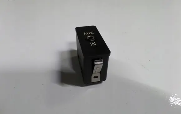 BMW 1 E81 E87 AUX in-socket connector 204D4