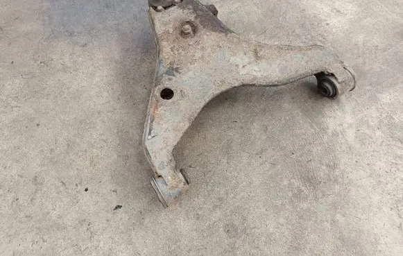 Mitsubishi L200 Front control arm