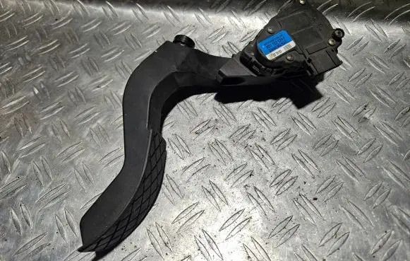 Audi A6 S6 C5 4B Accelerator throttle pedal 8D1723523F