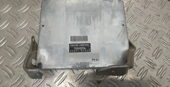 Toyota Corolla E120 E130 Engine control unit/module 8966102A60