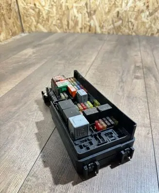 Mercedes-Benz R W251 Fuse module A1645402372 13583852 5072426