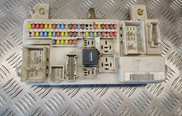Ford C-MAX I Fuse module 3M5T14014CMA 3M5T14A073DG