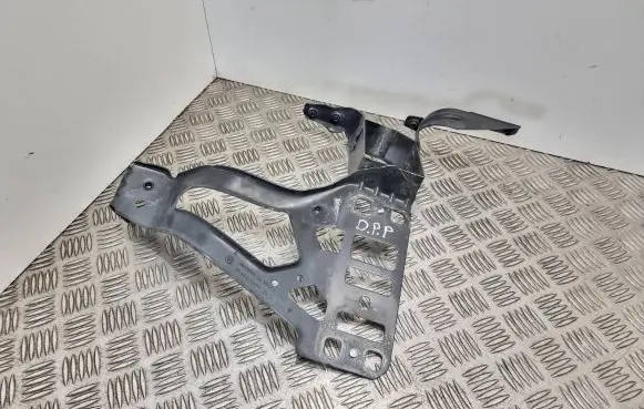Front bumper mounting bracket