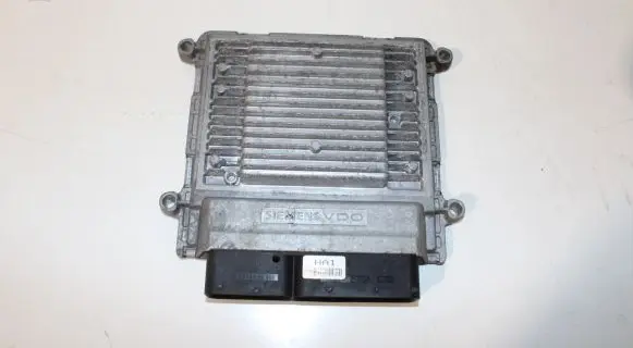 Hyundai i30 Engine control unit/module 3914023230 5WY1C58A