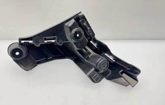 Front bumper mounting bracket