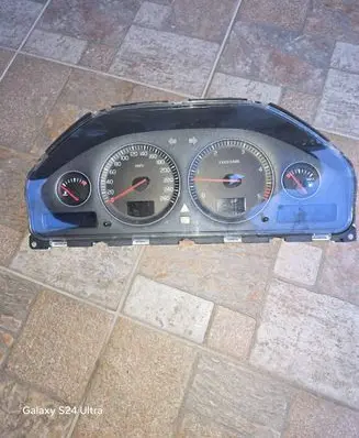 Volvo XC70 Speedometer (instrument cluster) 8602764 69294730T 8673262