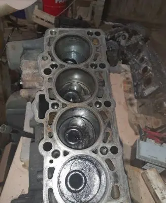 Volkswagen Touran I Engine block BXE