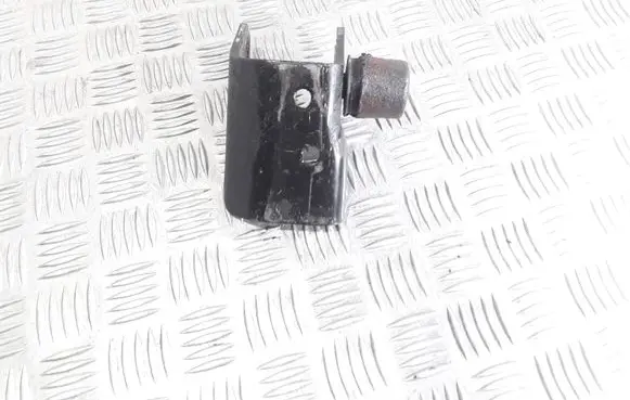 Toyota Avensis T250 Engine mounting bracket