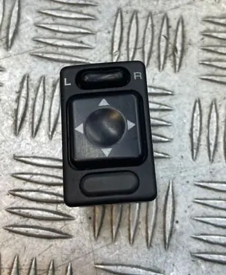 Nissan Primera Wing mirror switch