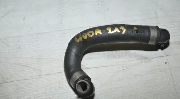 Mercedes-Benz CLS C219 Engine coolant pipe/hose 211301396