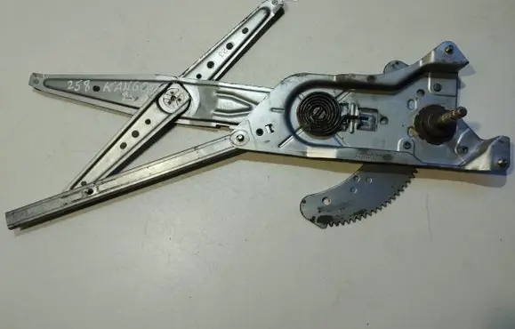Renault Kangoo I Front door manual window regulator 8200157006