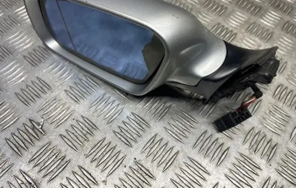 Audi A4 S4 B5 8D Front door electric wing mirror RS0225401 010594