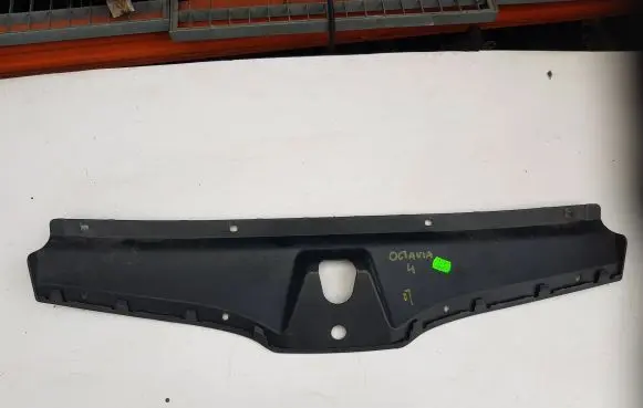 Skoda Octavia Mk4 Radiator trim 5E3853343 3200201124