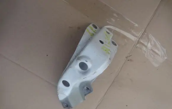 Toyota Hilux VIII Fender mounting bracket XXXXX