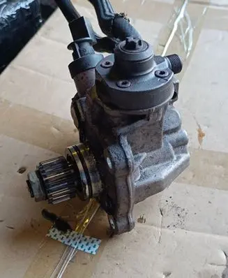 Audi Q7 4L Fuel injection high pressure pump 059130755CB 0445010677