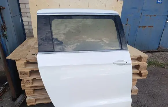 Chrysler Pacifica Rear door 